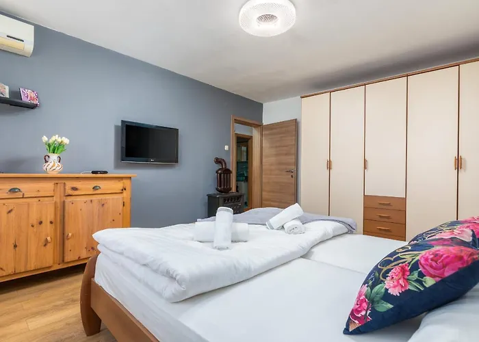Rahela Apartment *